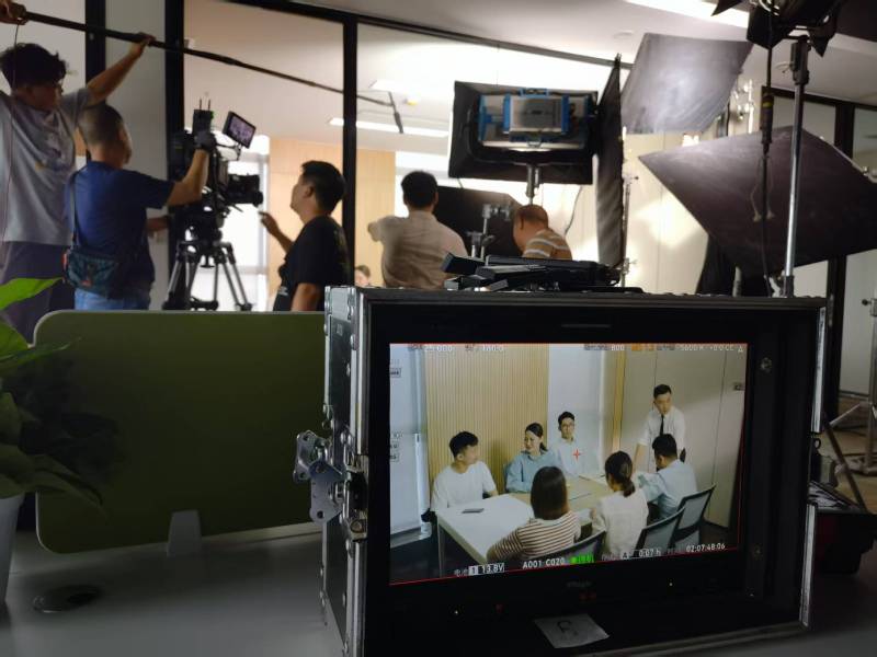 高台县TVC拍摄公司：科技产品视觉化大师，诠释未来感与功能美学